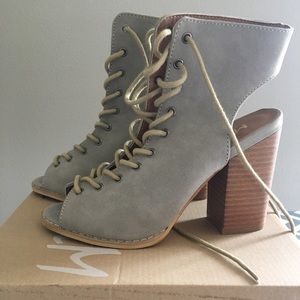 NWOT Laced heeled booties - open toed